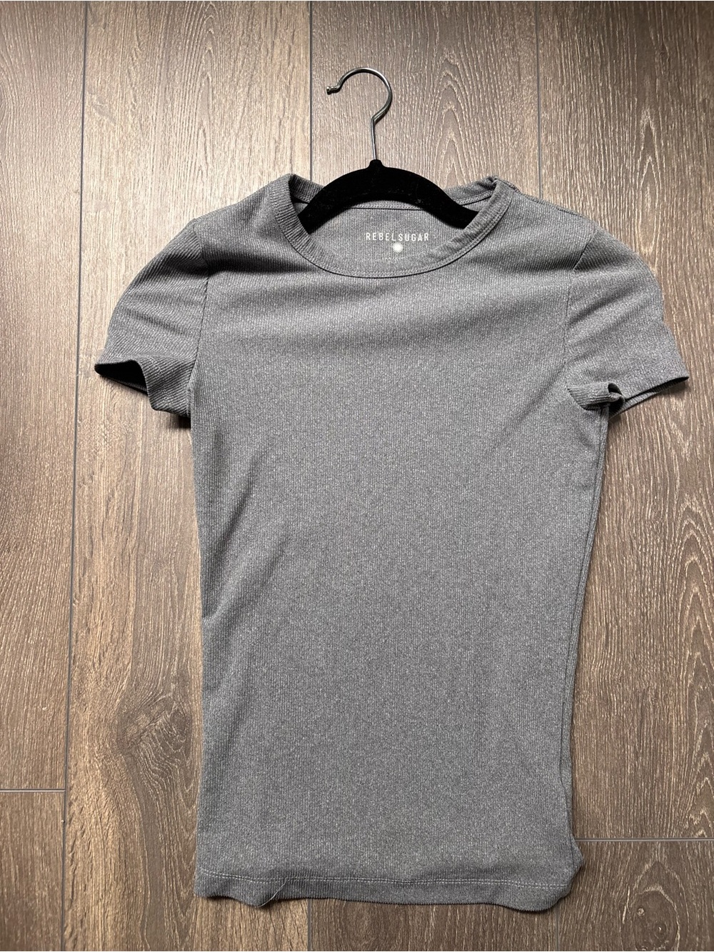 Rebel Sugar Heather Gray Short Sleeve Crew Tee - Picture 4 of 6